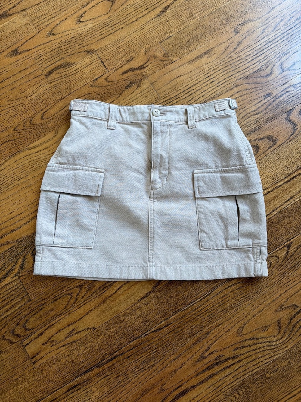 Aritzia TNA surplus cargo skirt, size 4